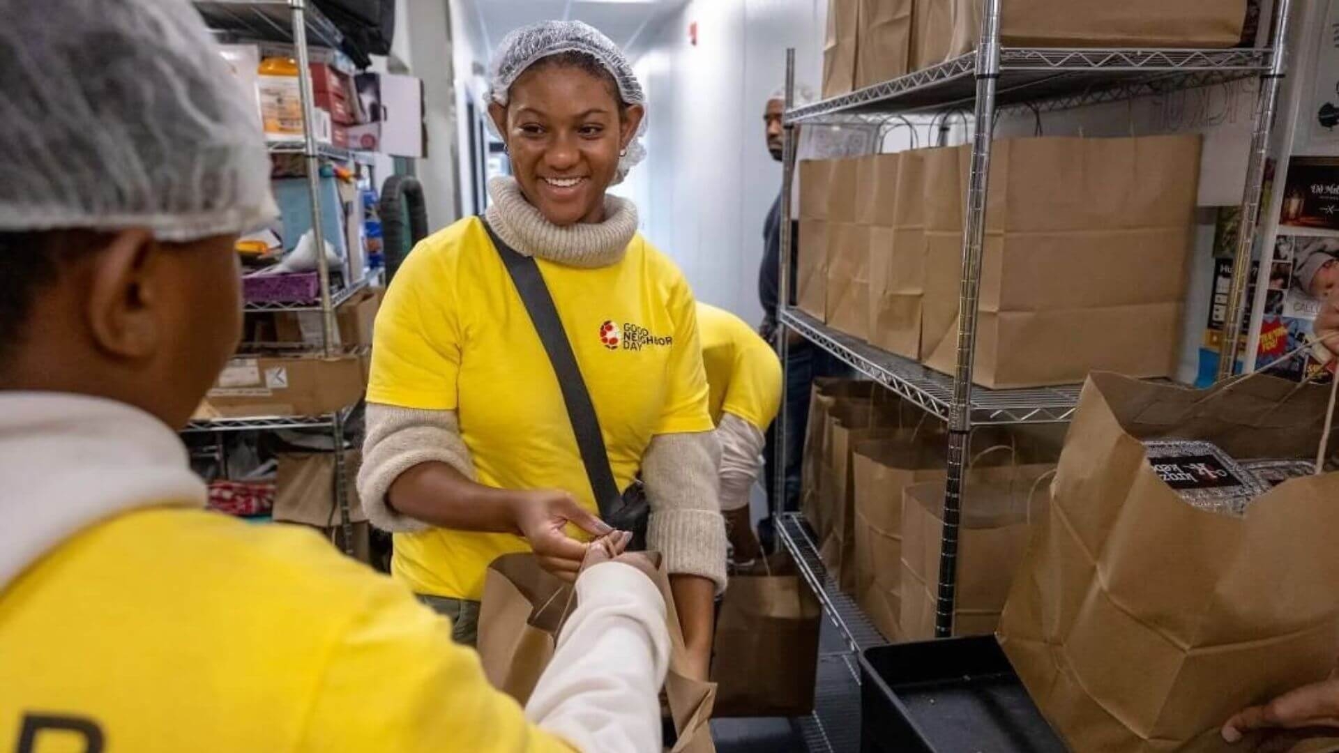 UMD community members working on Good Neighbor Day